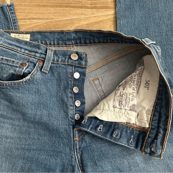 Levi’s 501 Jeans - Picture 5 of 8